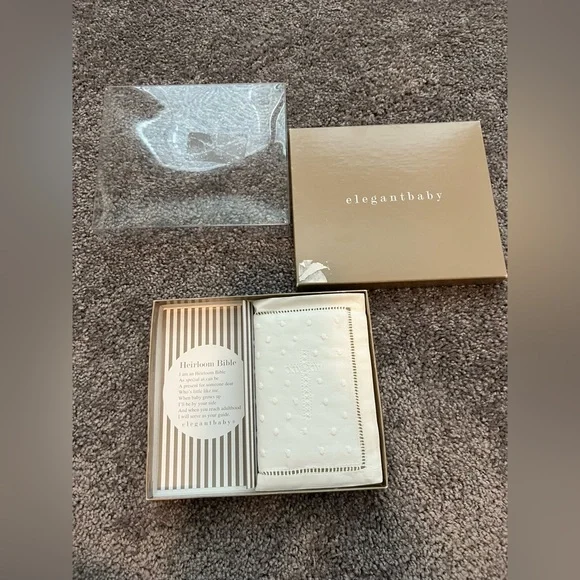 Elegant Baby Heirloom Bible in gift box - Picture 4 of 12